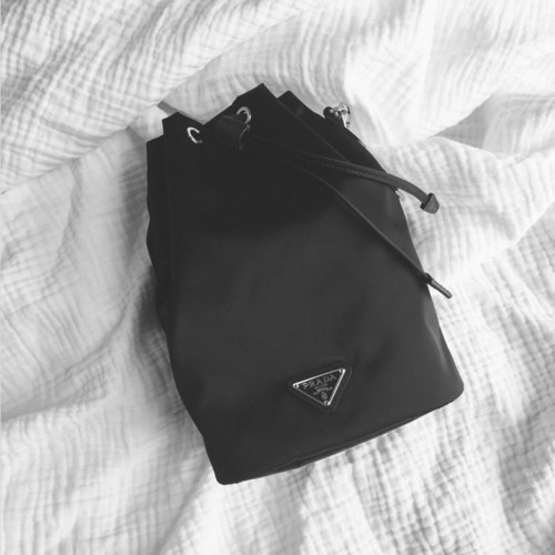 프라다 복조리 파우치 블랙