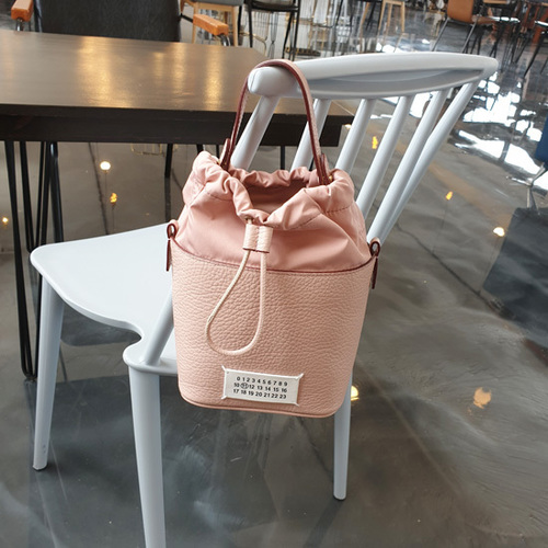 sale/ 빠른배송* 메종마르지엘라 레더 버킷백 핑크