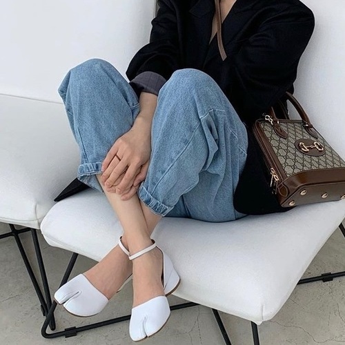 메종마르지엘라 타비 스트랩 펌프스 4cm 4co