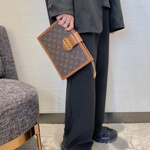 루이비통 도핀 클러치