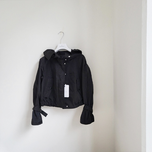 sale* 몽클레어 홀게이트 Houlgate 후드 바람막이 자켓 블랙